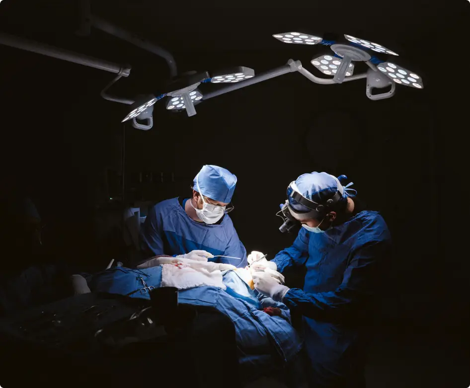 Elementos y cuidados incluidos en los procedimientos de rinoplastia con el Dr. Patricio Canepa